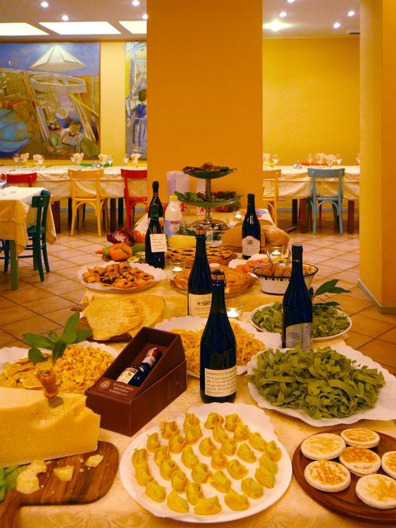 Albergo Ristorante Corsini Pavullo nel Frignano Zewnętrze zdjęcie