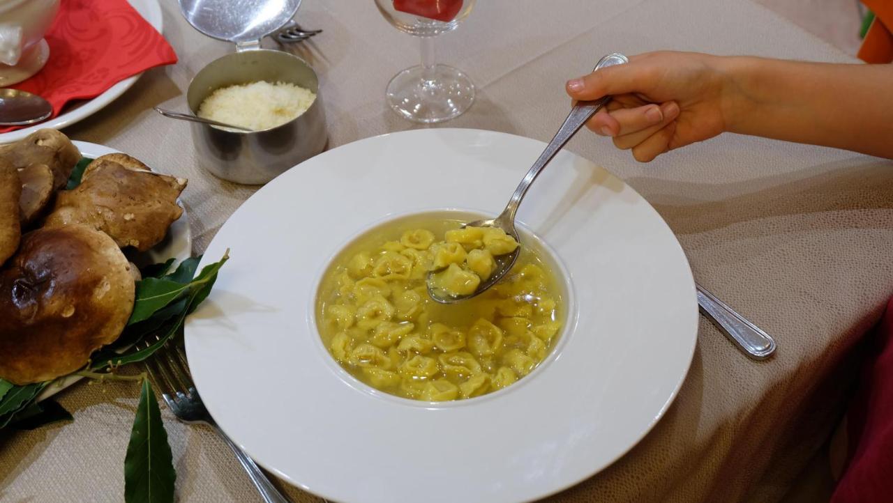 Albergo Ristorante Corsini Pavullo nel Frignano Zewnętrze zdjęcie